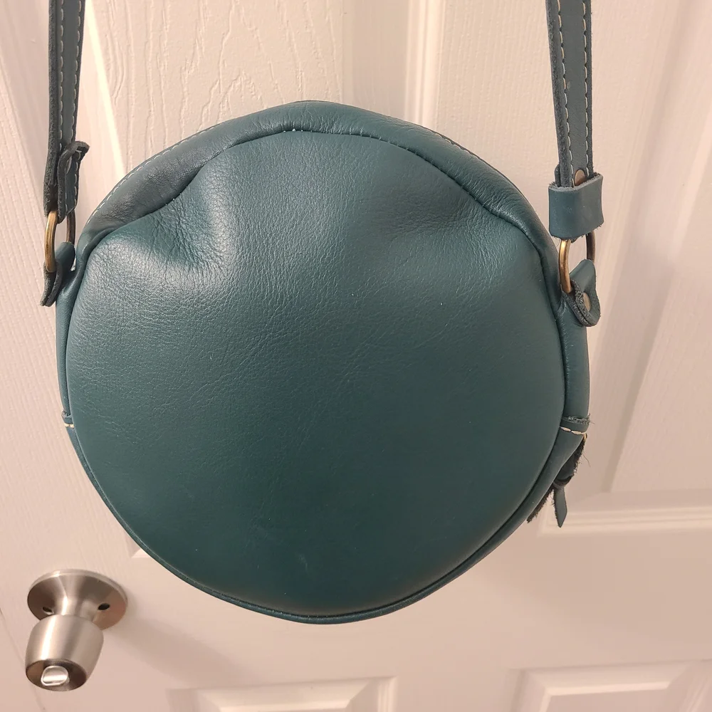Portland Leather Women's Round Teal Bag Pristine Like New Discontinued Color - Picture 4 of 8